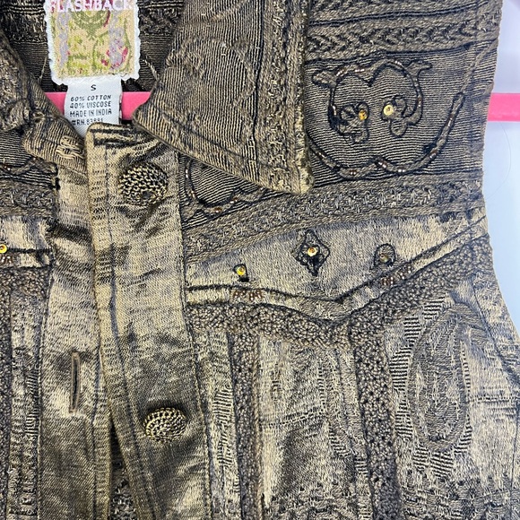 Gold Lace Sleeveless Vest - Picture 6 of 11